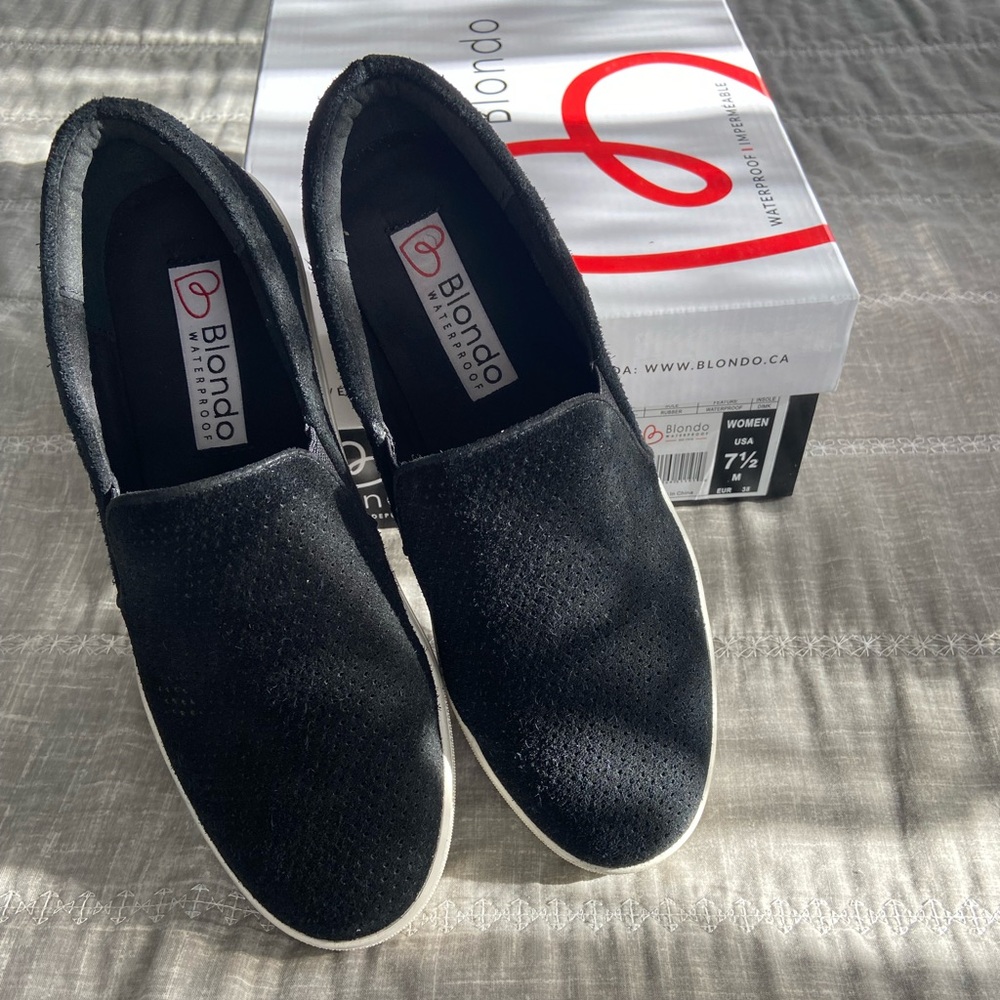 Blondo waterproof suede slip on shoes 7.5